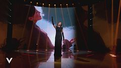 Serena Brancale canta "Qui con me"