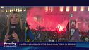 Fumogeni, bandieroni e... stendardi-sfottò: Piazza Duomo è tutta nerazzurra