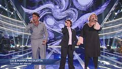 Lia Forroia, mamma Nicoletta e Sal Da Vinci in "La voce del silenzio"