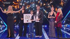 Matteo Verga e papà Mario sono i vincitori di "Io Canto Family 2025"