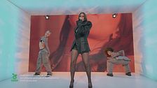Gaia canta "NUDA"