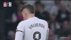 Il palo nega il gol a Valverde, Real-Atlético 0-0