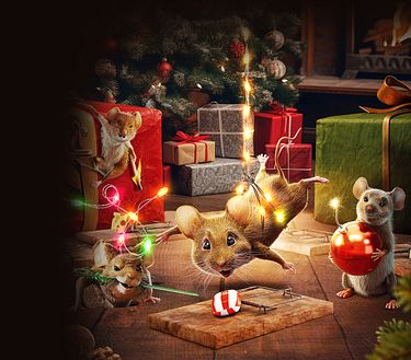 Un topolino sotto l'albero