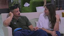 Ivana Castorina e Matteo Azzali indossano il pantalone di coppia