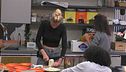 Tavola apparecchiata e una cena all'insegna del relax
