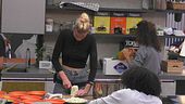 Tavola apparecchiata e una cena all'insegna del relax