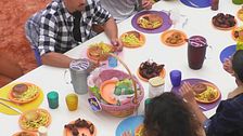 Una cena a tema, senza dimenticare la comodità