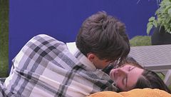 Baci appassionati tra Anita Mazzotta e Jonas Pepe