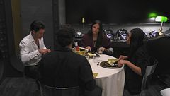 I 4 fortunati si godono la cena nella Stanza del Capitano