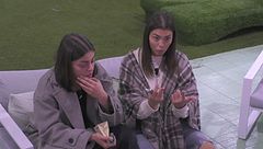 Coalizione sotto accusa: Francesca Carrara affronta le ragazze