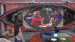 Spie dal salone: Tugurio sotto sorveglianza