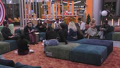 Lezione di poesia: Barbara Alberti legge i versi dei Casalinghi