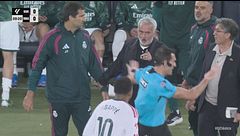 Minuto 9, Mourinho è già in piedi: "Protesta e fischi per…"
