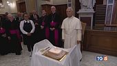 Auguri a Papa Leone e regalo ai Cardinali
