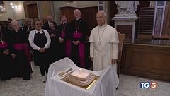 Auguri a Papa Leone e regalo ai Cardinali