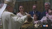 Papa Leone battezza i bimbi nella Sistina
