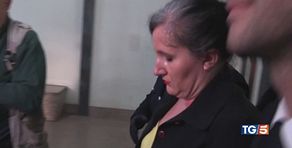 "Una donna fragile lapidata dai media"