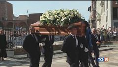L'ultimo abbraccio a Sandro Mazzola