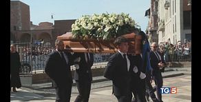 L'ultimo abbraccio a Sandro Mazzola