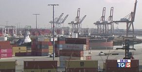 Trump minaccia: dazi al 200% su champagne