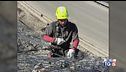 Altri due indagati per l'operaio morto