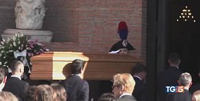 L'addio a Valentino "cercatore di bellezza"