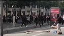 Rivolta studenti Francia in fiamme