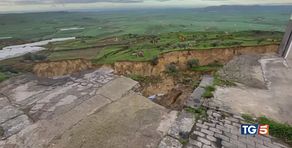 La frana avanza crolli nella notte
