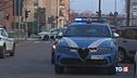 Ruba l'arma a vigilante, poi spara alla polizia
