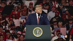 Trump attacca: "Scontri colpa dell'immigrazione"