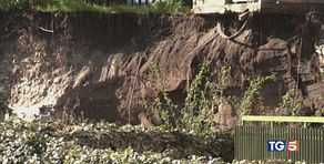 Maltempo senza tregua Un morto per una frana