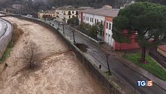 Maltempo senza tregua un morto per un crollo