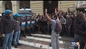Cortei e scontri le città blindate