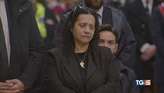 Folla in lacrime per il piccolo "guerriero"