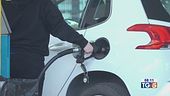 Più cari gas e luce ed è corsa al pieno