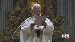 Il Papa alla veglia di Pasqua: "Guerre come macigni"