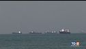 Caos stretto Hormuz: chiusura, navi e spari