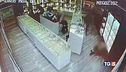 Panico a Roma per rapina in gioielleria