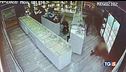 Panico a Roma per rapina in gioielleria