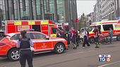 In auto contro la folla, almeno due morti