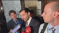 Davide abbraccia i suoi aggressori
