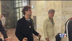 Davide abbraccia i suoi aggressori