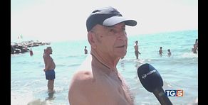 Domenica di sole spiagge affollate