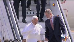Il Papa tornato a Roma con l'aereo del re