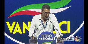 Vannacci attacca il cdx Tajani: aiuta sinistra