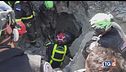 Vivo tra le macerie dopo cinque giorni