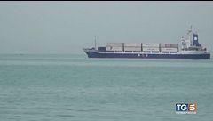 Iran chiude Hormuz attacca e minaccia