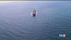 Usa-Iran, nuovi raid. Hormuz: traffico fermo
