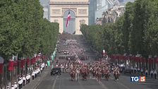 L'Europa sfila a Parigi verso una difesa comune
