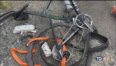 Va a caccia di ciclisti dopo la lite in strada